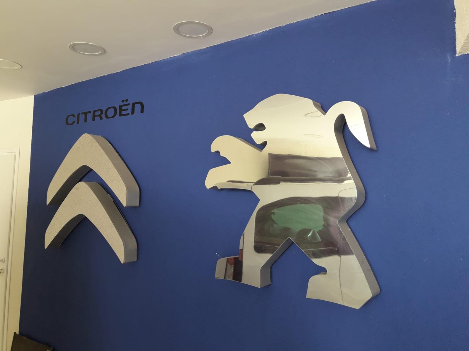 מיתוג פנים תלת מימד לאולם תצוגה Peugeot Citroën