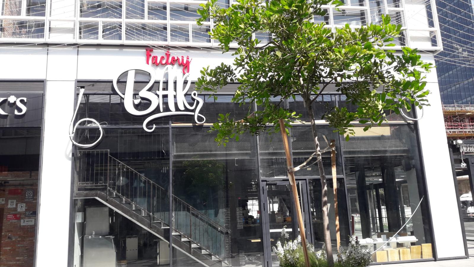 שילוט חזית תלת מימד לחנות Factory BHR